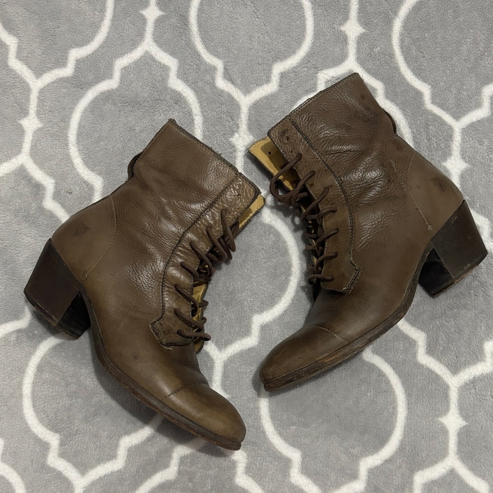 Frye Brown Leather lace up heeled Ankle Boots